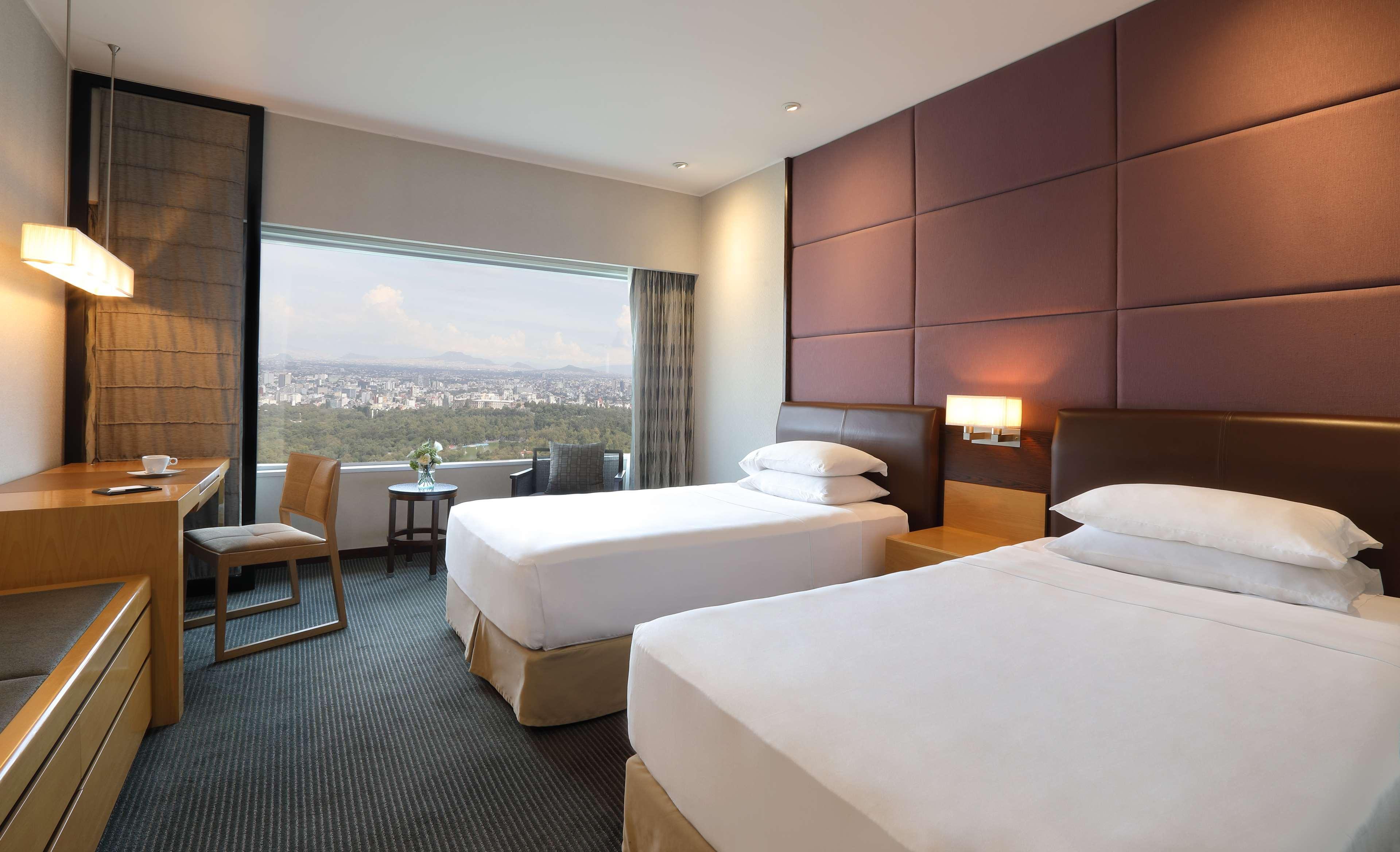 Hyatt Regency Mexico City Exteriör bild A room at the hotel